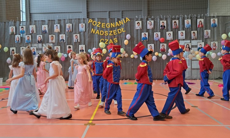 Polonez w wykonaniu grupy Pingwiny
